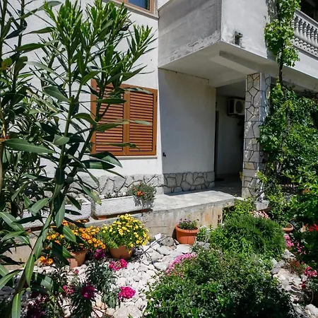 Jagoda * Vrbnik (Primorje-Gorski Kotar)